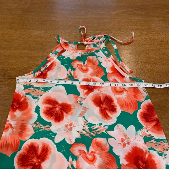 A’gaci silky halter style top with pink red and green floral design and tie neck - Picture 4 of 6